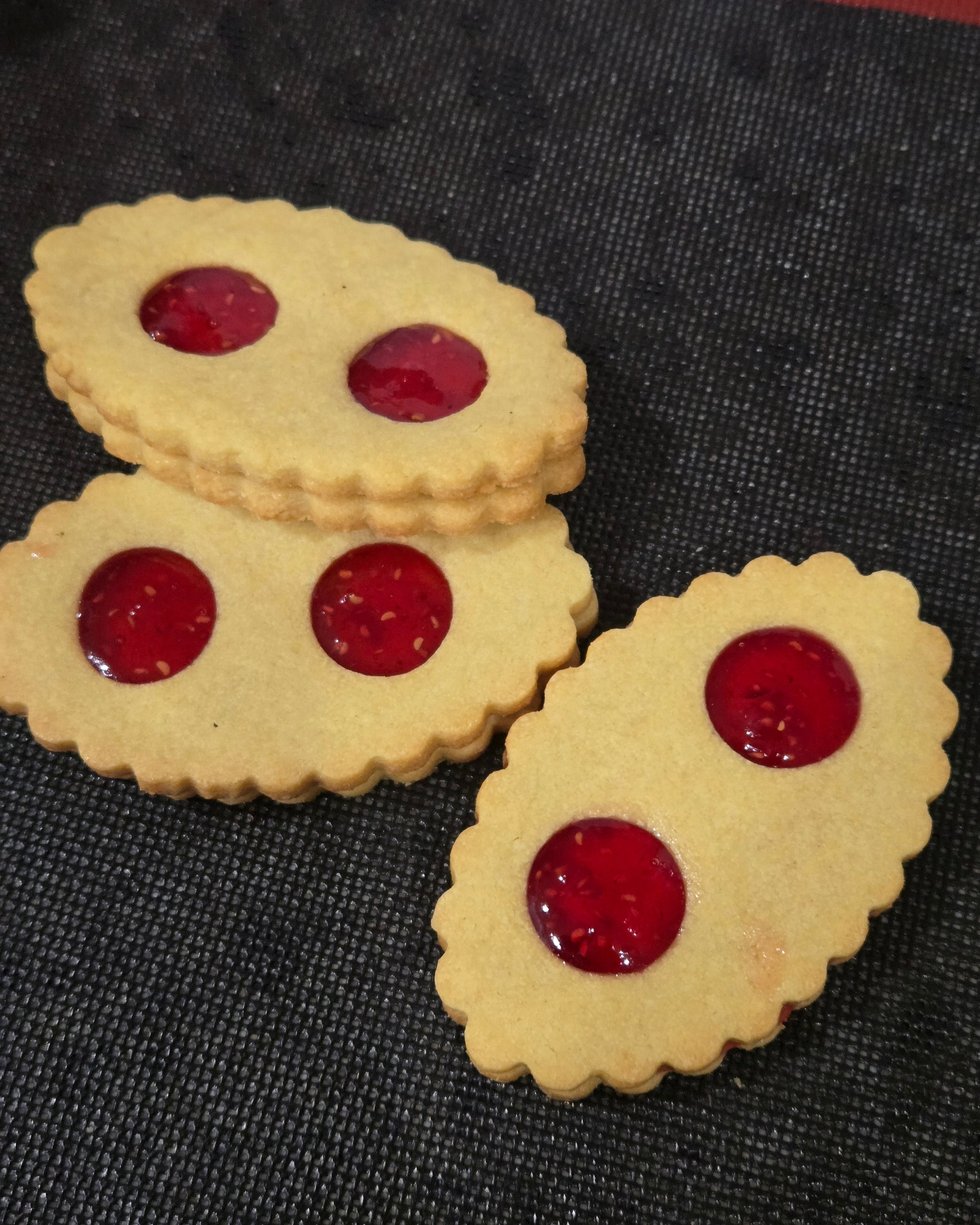 Raspberry Goggle Cookies - 3 pcs